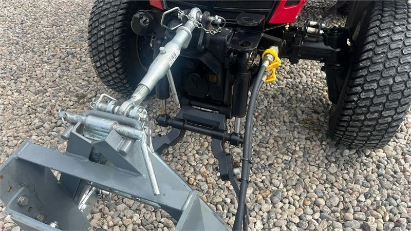 Yanmar YT 235H 4WD Snow Edition med sneplov og spreder - Трактор за комунални дейности: снимка 4 Yanmar YT 235H 4WD Snow Edition med sneplov og spreder - Трактор за комунални дейности: снимка 4