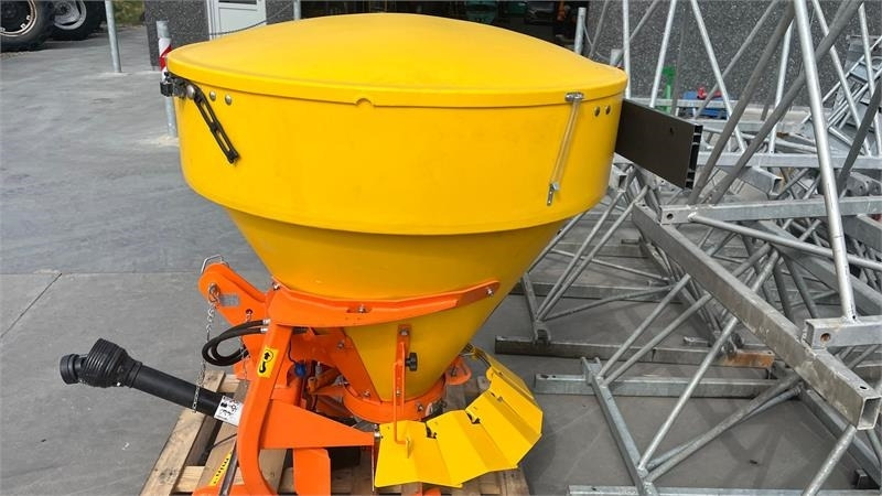 Трактор за комунални дейности Yanmar YT 235H 4WD Snow Edition med sneplov og spreder: снимка 21