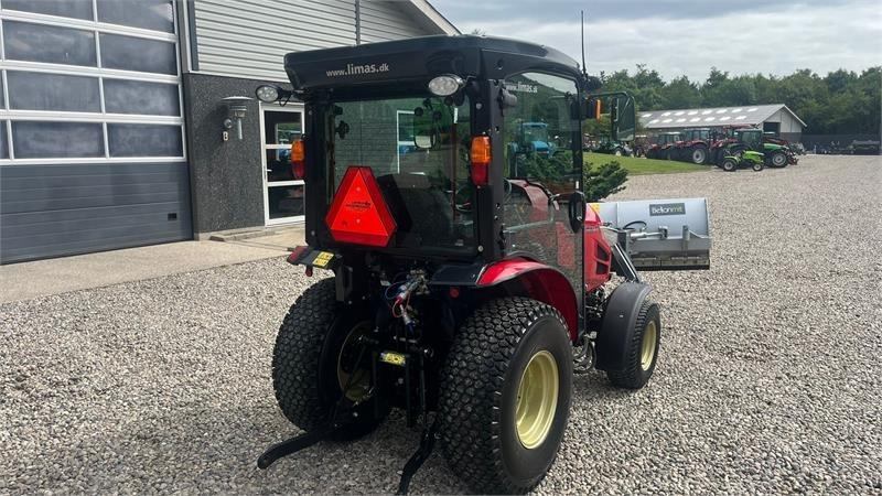 Трактор за комунални дейности Yanmar YT 235H 4WD Snow Edition med sneplov og spreder: снимка 16