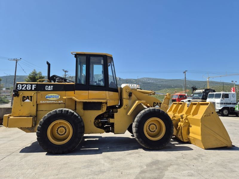 Caterpillar CAT 928F - Колесен товарач: снимка 3 Caterpillar CAT 928F - Колесен товарач: снимка 3