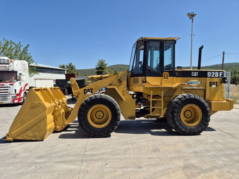 Caterpillar CAT 928F - Колесен товарач: снимка 4 Caterpillar CAT 928F - Колесен товарач: снимка 4