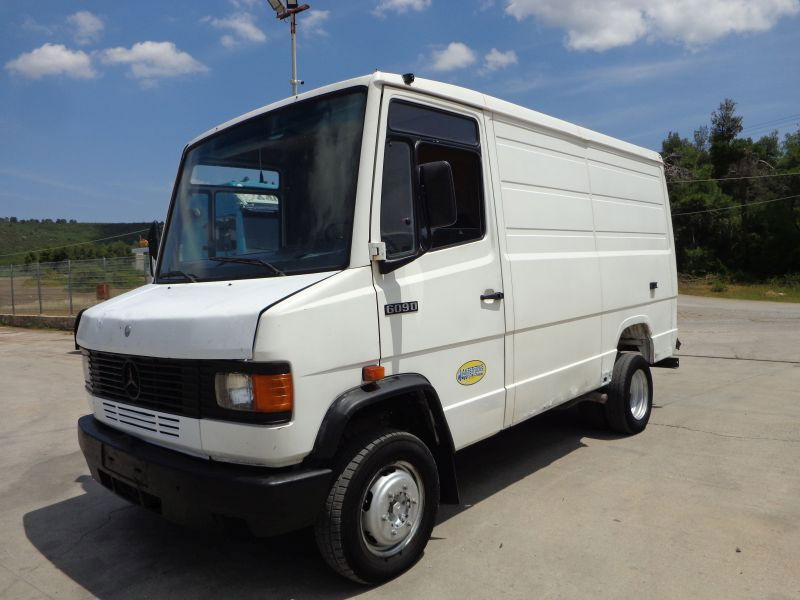 Mercedes-Benz Sprinter Mercedes Benz 609D - Товарен бус: снимка 1 Mercedes-Benz Sprinter Mercedes Benz 609D - Товарен бус: снимка 1