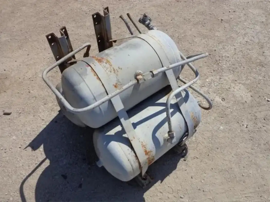 Volvo Airtanks From Volvo F88-F89 - Части на спирачната система за Камион: снимка 1 Volvo Airtanks From Volvo F88-F89 - Части на спирачната система за Камион: снимка 1