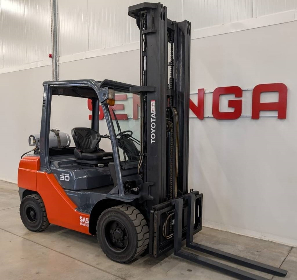 Toyota 10787 - 02-8FGF30 - Газокар: снимка 1 Toyota 10787 - 02-8FGF30 - Газокар: снимка 1