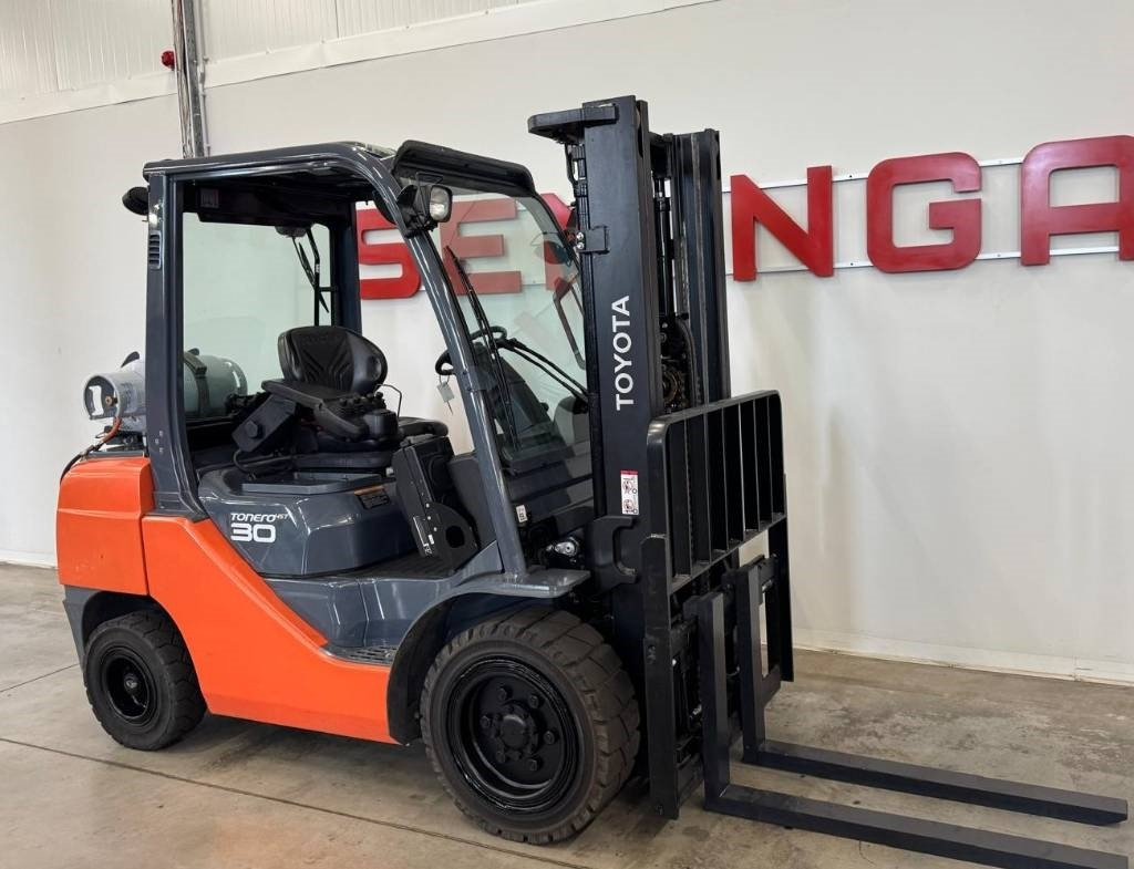 Toyota 10949 06-8FG30F - Газокар: снимка 1 Toyota 10949 06-8FG30F - Газокар: снимка 1