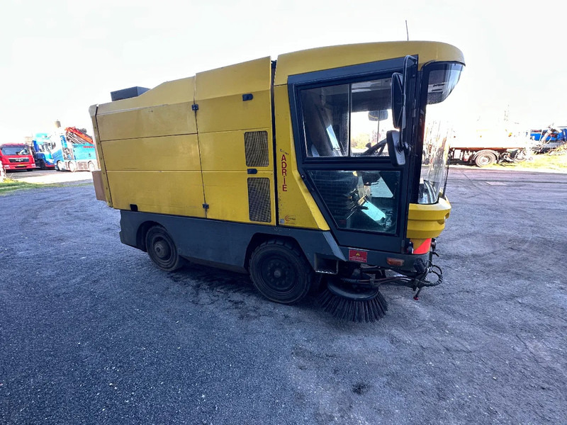 Ravo 530 VEEGMACHINE/SWEEPER!! - Мотометачна машина: снимка 5 Ravo 530 VEEGMACHINE/SWEEPER!! - Мотометачна машина: снимка 5