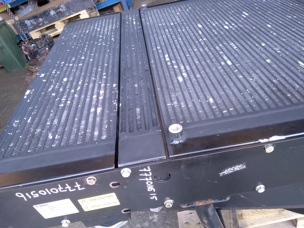 Bomag BM1000-35 - - Маслен охладител за Строителна техника: снимка 1 Bomag BM1000-35 - - Маслен охладител за Строителна техника: снимка 1