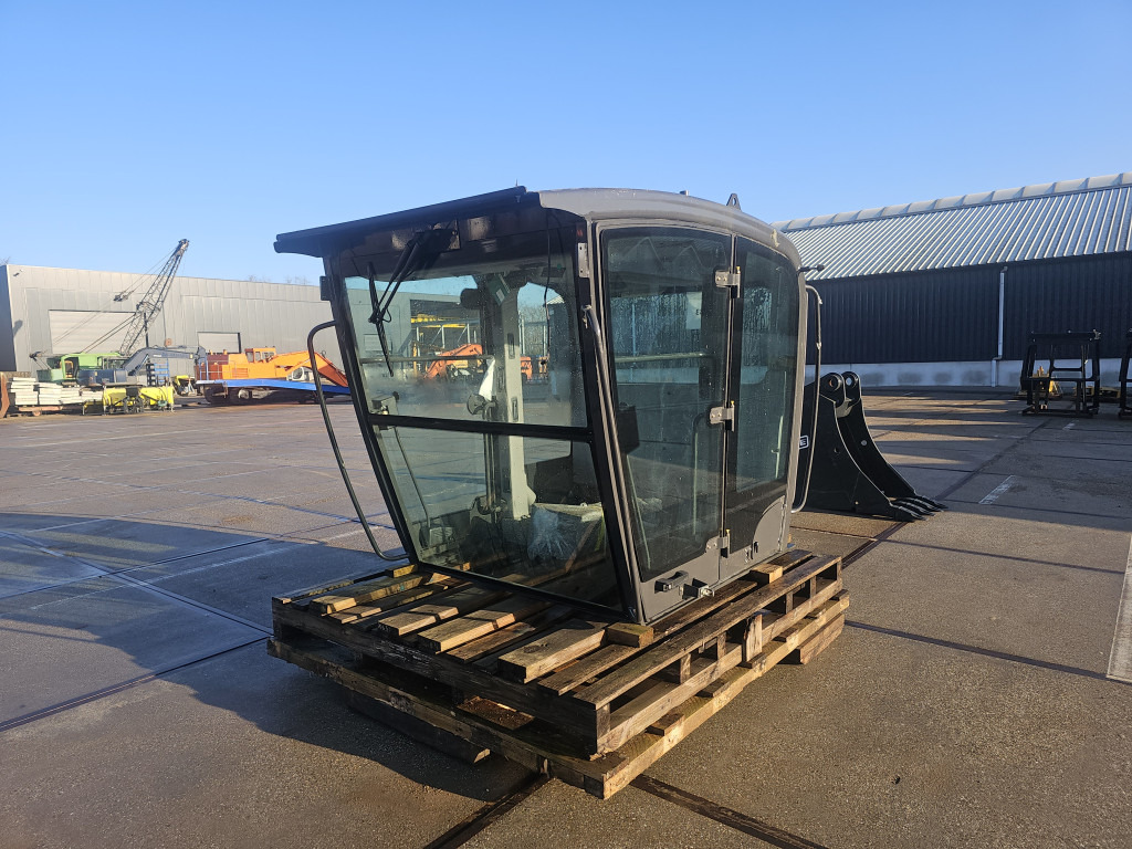 Case 48003933 - Кабина за Строителна техника: снимка 2 Case 48003933 - Кабина за Строителна техника: снимка 2