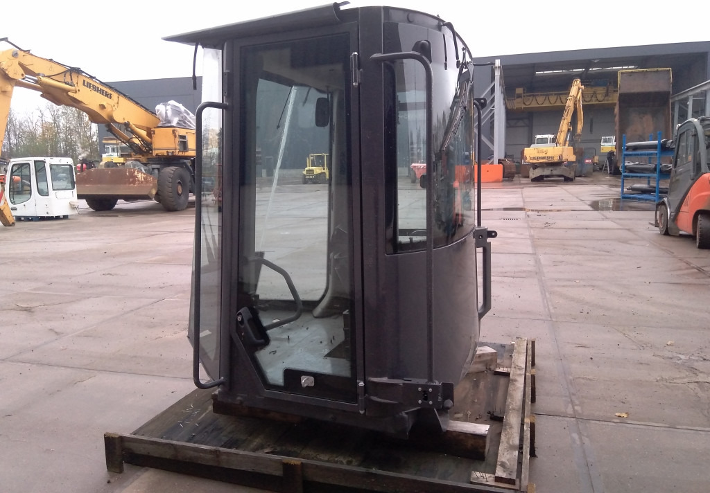 Case 84483623 - 84338702 - Кабина за Строителна техника: снимка 4 Case 84483623 - 84338702 - Кабина за Строителна техника: снимка 4