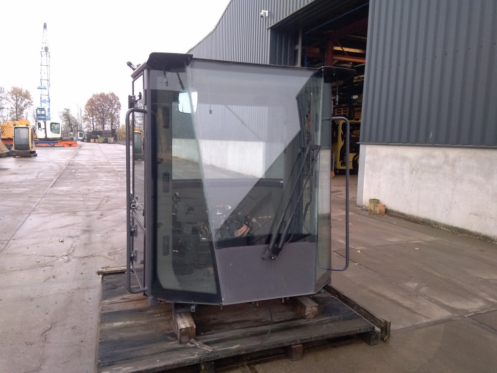 Case 84483623 - 84338702 - Кабина за Строителна техника: снимка 1 Case 84483623 - 84338702 - Кабина за Строителна техника: снимка 1