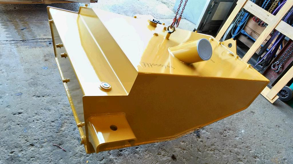 Caterpillar 4362430 - Резервоар за гориво за Строителна техника: снимка 2 Caterpillar 4362430 - Резервоар за гориво за Строителна техника: снимка 2