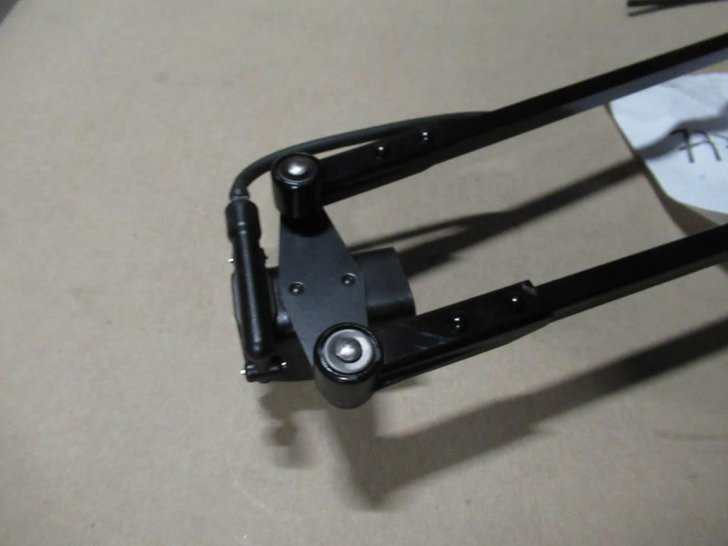 Caterpillar TIM119088 - - Чистачка за Строителна техника: снимка 2 Caterpillar TIM119088 - - Чистачка за Строителна техника: снимка 2