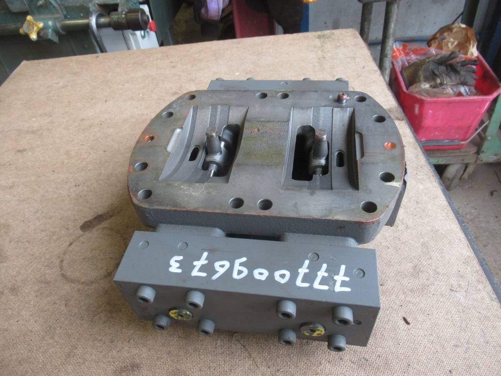 Hitachi 4217020 - - Маслена помпа за Строителна техника: снимка 3 Hitachi 4217020 - - Маслена помпа за Строителна техника: снимка 3