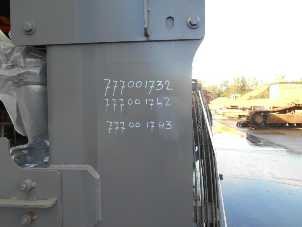 Hitachi 4682424 - Радиатор за Строителна техника: снимка 1 Hitachi 4682424 - Радиатор за Строителна техника: снимка 1