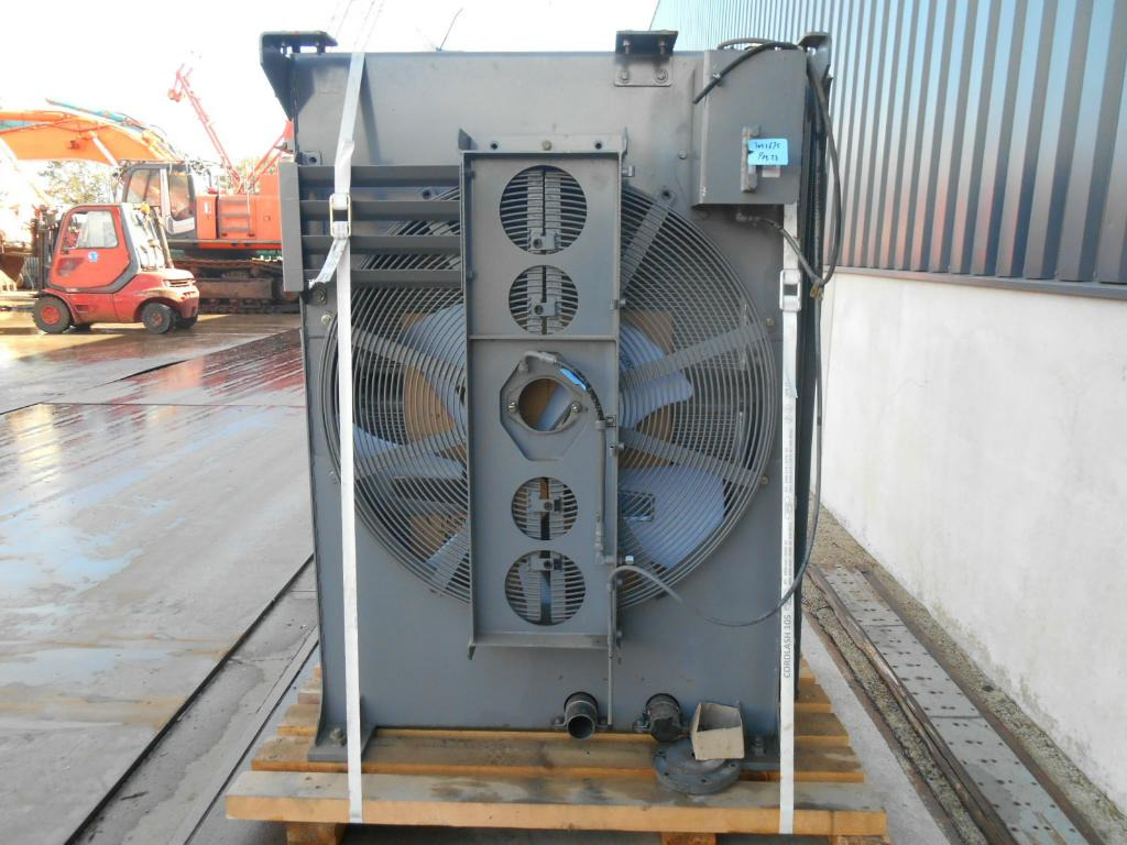 Hitachi 9278526 - Радиатор за Строителна техника: снимка 4 Hitachi 9278526 - Радиатор за Строителна техника: снимка 4