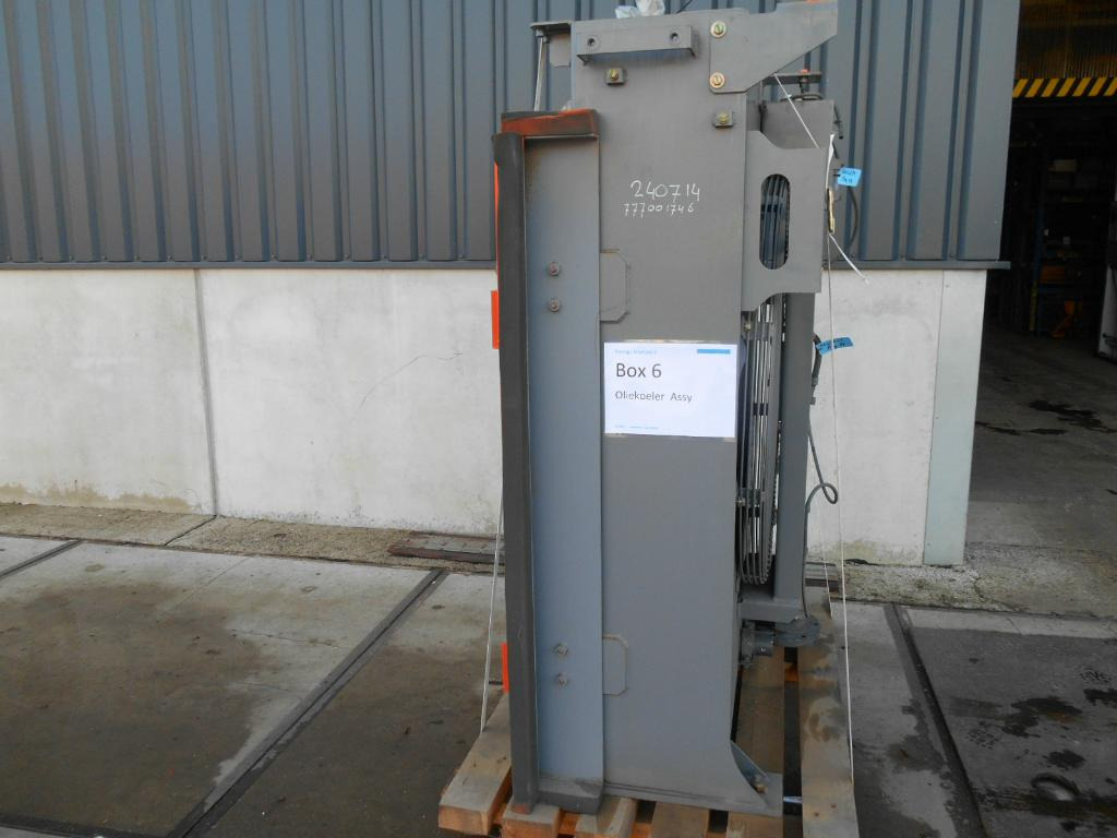 Hitachi 9278526 - Радиатор за Строителна техника: снимка 1 Hitachi 9278526 - Радиатор за Строителна техника: снимка 1