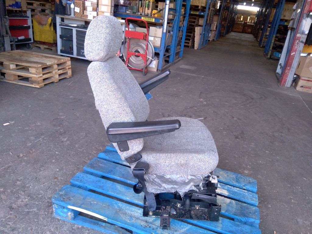 Hitachi EX750-5 - - Седалка за Строителна техника: снимка 2 Hitachi EX750-5 - - Седалка за Строителна техника: снимка 2