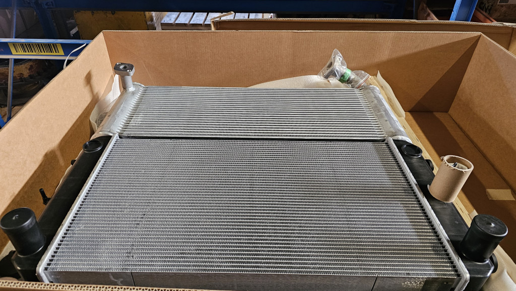 Hitachi YA00009861 - YA00031056 - Радиатор за Строителна техника: снимка 2 Hitachi YA00009861 - YA00031056 - Радиатор за Строителна техника: снимка 2