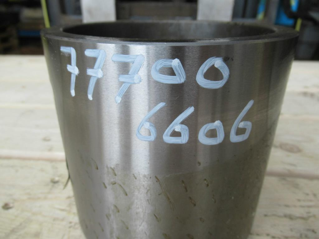 New Holland 71430028 - Бутало/ Пръстени/ Втулки за Строителна техника: снимка 3 New Holland 71430028 - Бутало/ Пръстени/ Втулки за Строителна техника: снимка 3