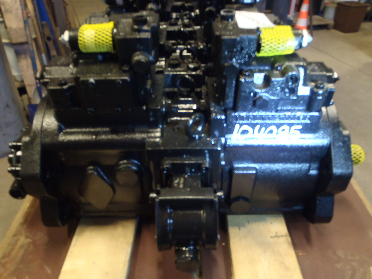 New Holland LQ10V00019F4 - LQ10V00019F1 - Хидравлична помпа за Строителна техника: снимка 1 New Holland LQ10V00019F4 - LQ10V00019F1 - Хидравлична помпа за Строителна техника: снимка 1