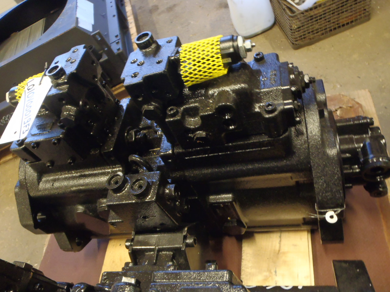 New Holland LQ10V00019F4 - LQ10V00019F2 - Хидравлична помпа за Строителна техника: снимка 2 New Holland LQ10V00019F4 - LQ10V00019F2 - Хидравлична помпа за Строителна техника: снимка 2