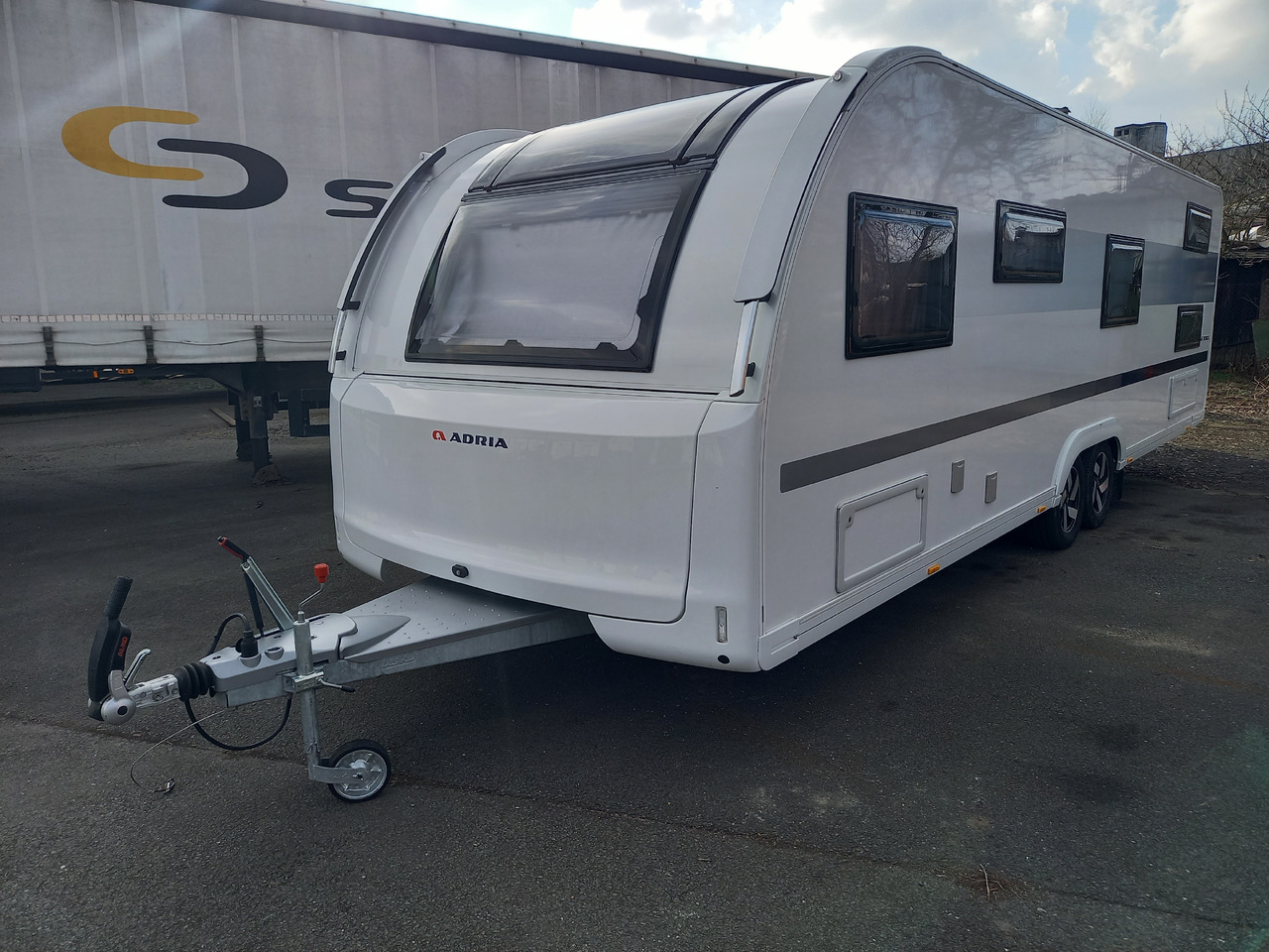 ADRIA Adora 753 UK - Каравана: снимка 1 ADRIA Adora 753 UK - Каравана: снимка 1