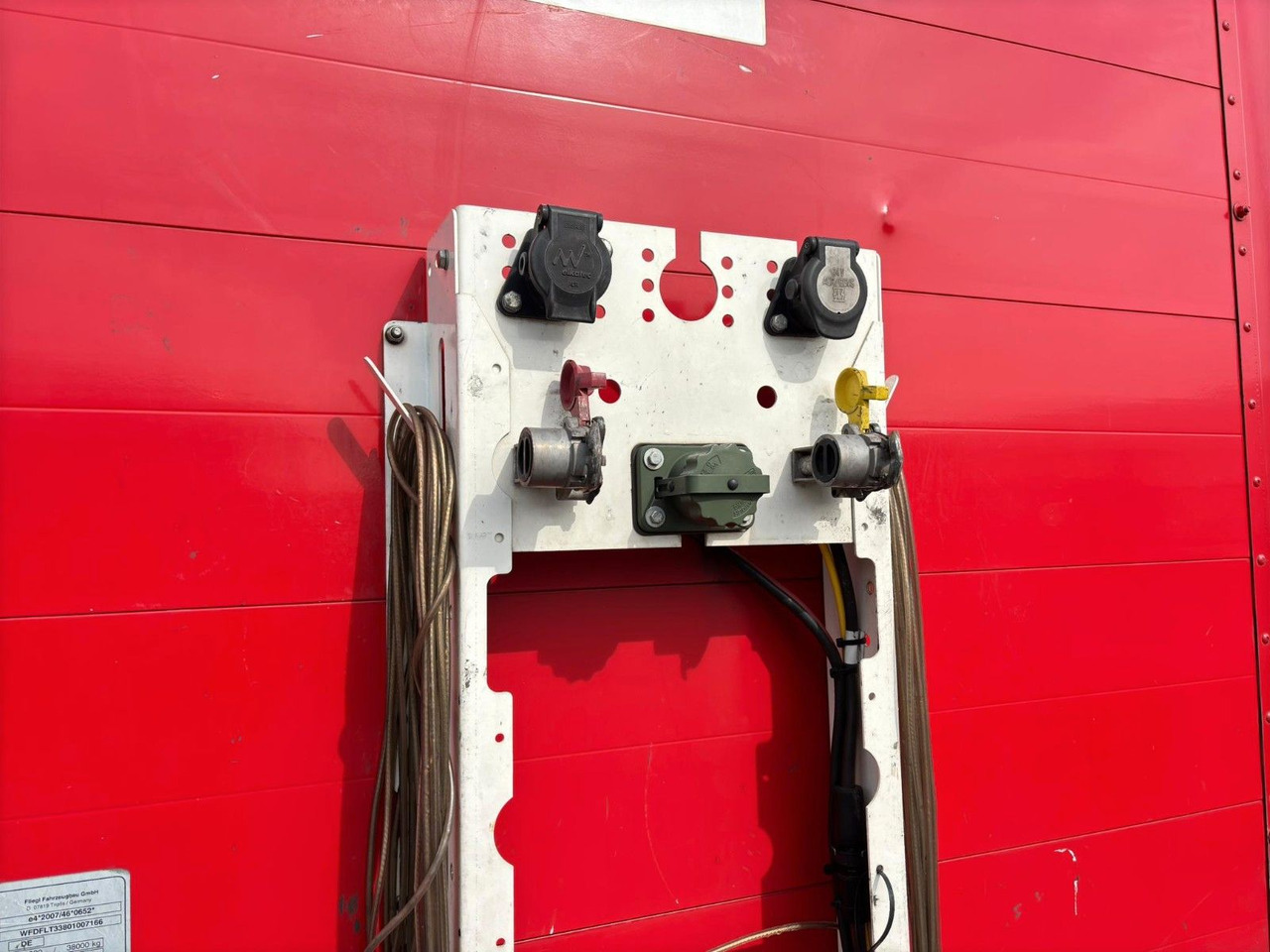 Fliegl SDS 380 01 - Брезентово полуремарке: снимка 2 Fliegl SDS 380 01 - Брезентово полуремарке: снимка 2