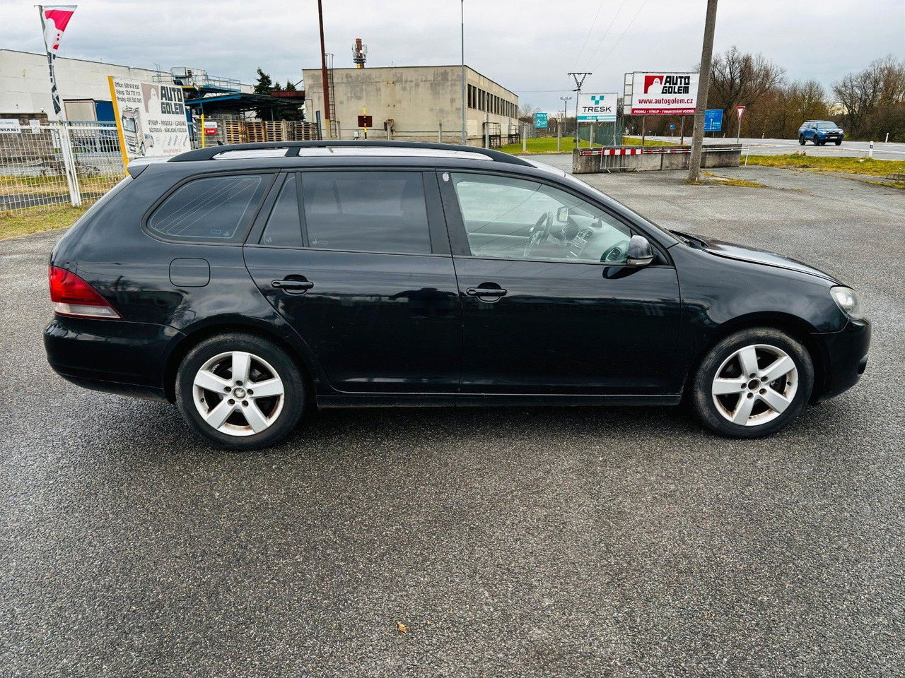 Volkswagen Golf VI Variant Trendline - Комби: снимка 3 Volkswagen Golf VI Variant Trendline - Комби: снимка 3