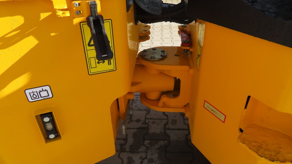 Пътен валяк JCB CT380-130: снимка 13