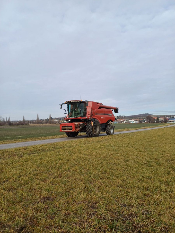 Case IH Axial-Flow 7240 - Зърнокомбайн: снимка 1 Case IH Axial-Flow 7240 - Зърнокомбайн: снимка 1