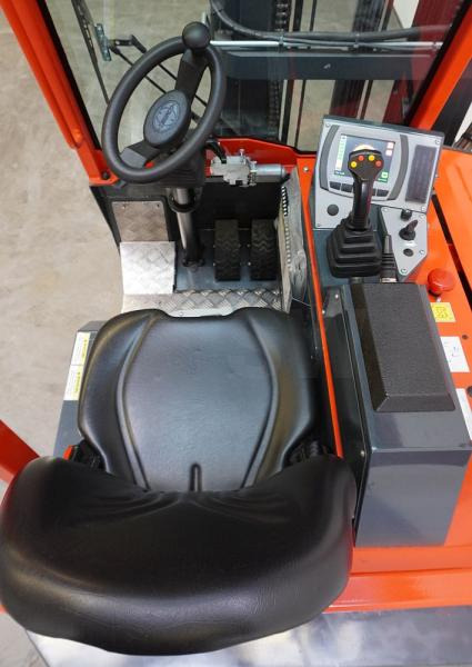 Combilift CBE3000 - Ричтрак с движение в 4 посоки: снимка 3 Combilift CBE3000 - Ричтрак с движение в 4 посоки: снимка 3
