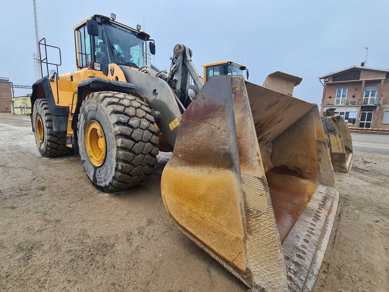 VOLVO L220G - Колесен товарач: снимка 1 VOLVO L220G - Колесен товарач: снимка 1