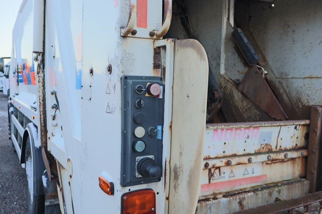 Боклукчийска кола Scania P94DB4X2LA230 Serie 4967: снимка 7