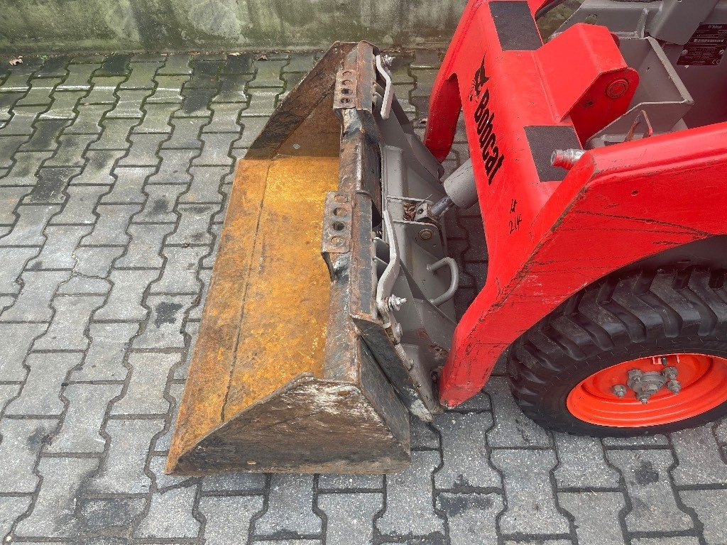 Bobcat S 70 - Мини челен товарач: снимка 4 Bobcat S 70 - Мини челен товарач: снимка 4