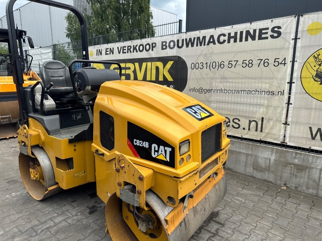 CAT CB 24 B - Пътен валяк: снимка 1 CAT CB 24 B - Пътен валяк: снимка 1