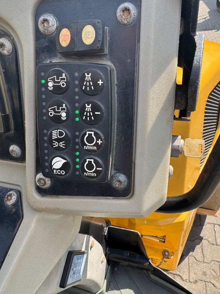 CAT CB 24 B - Пътен валяк: снимка 4 CAT CB 24 B - Пътен валяк: снимка 4