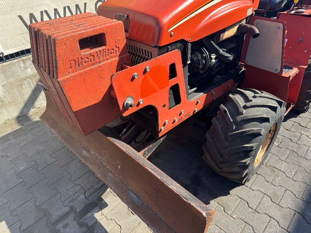 Ditch Witch RT 40 - Каналокопател: снимка 3 Ditch Witch RT 40 - Каналокопател: снимка 3