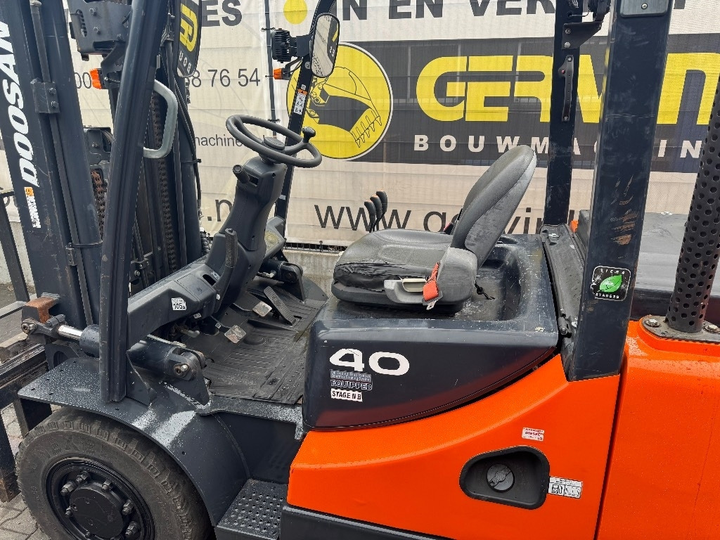 Doosan D 40 SC-7 - Дизелов мотокар: снимка 3 Doosan D 40 SC-7 - Дизелов мотокар: снимка 3