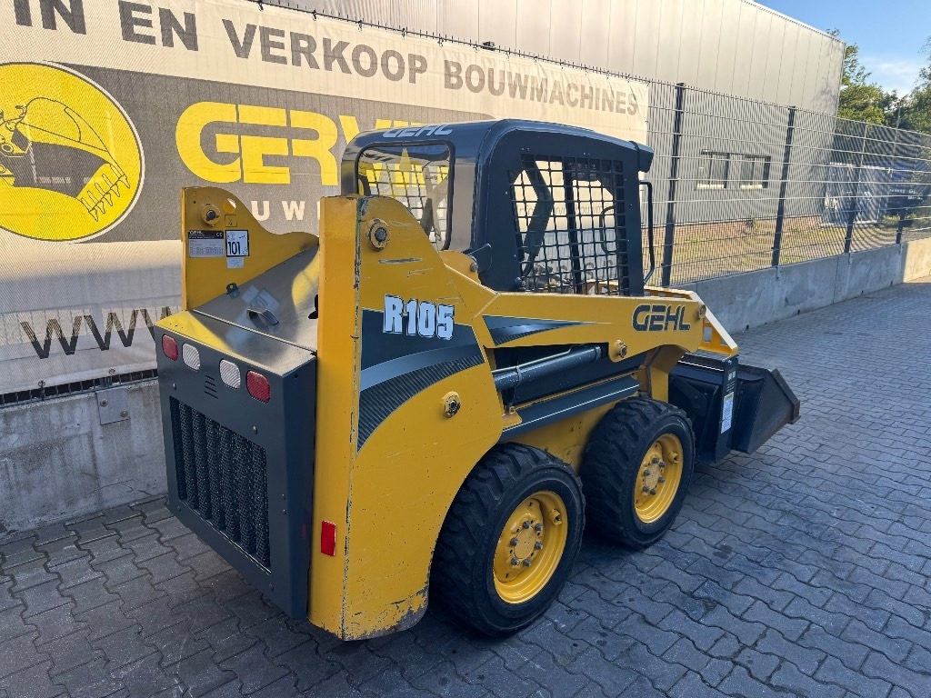 Gehl R105 - Мини челен товарач: снимка 3 Gehl R105 - Мини челен товарач: снимка 3