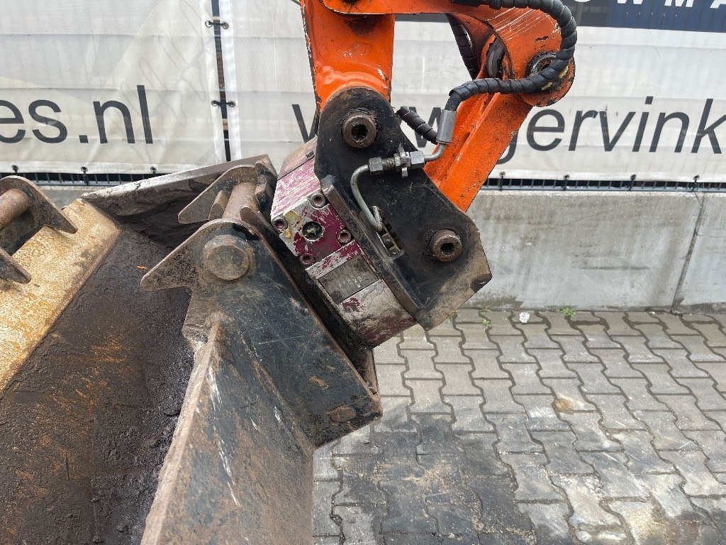 Hitachi ZX 26 U-5 A CLR - Мини багер: снимка 3 Hitachi ZX 26 U-5 A CLR - Мини багер: снимка 3