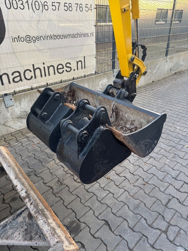 Komatsu PC 26 MR-3 - Мини багер: снимка 3 Komatsu PC 26 MR-3 - Мини багер: снимка 3