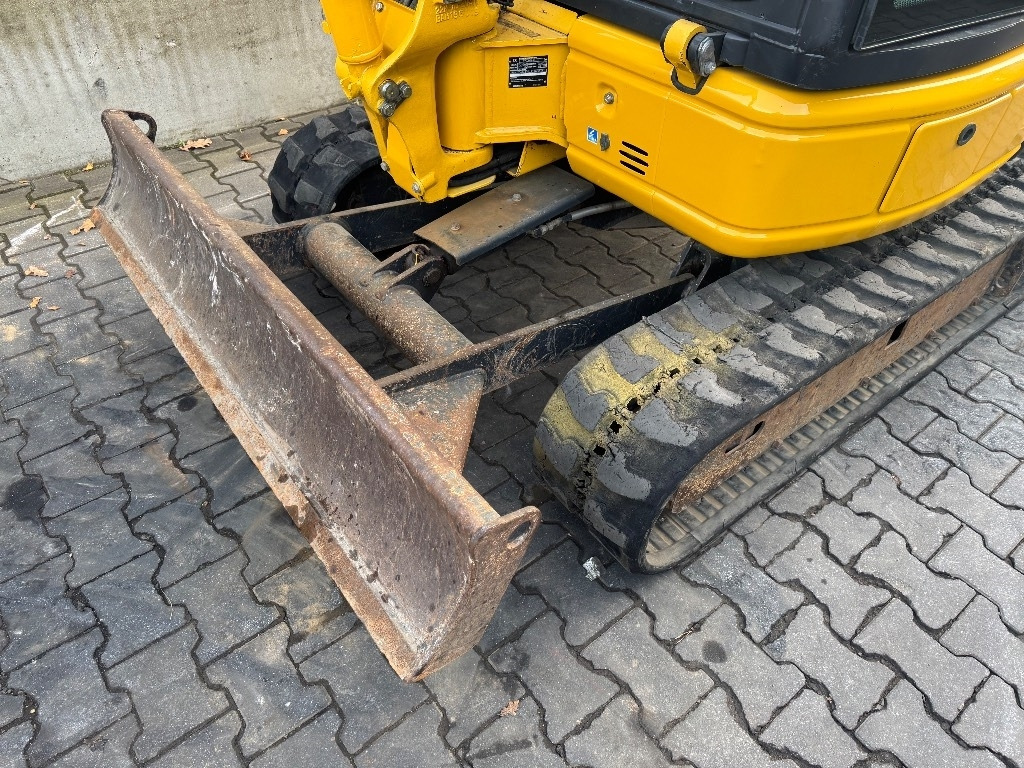 Komatsu PC 26 MR-3 - Мини багер: снимка 4 Komatsu PC 26 MR-3 - Мини багер: снимка 4