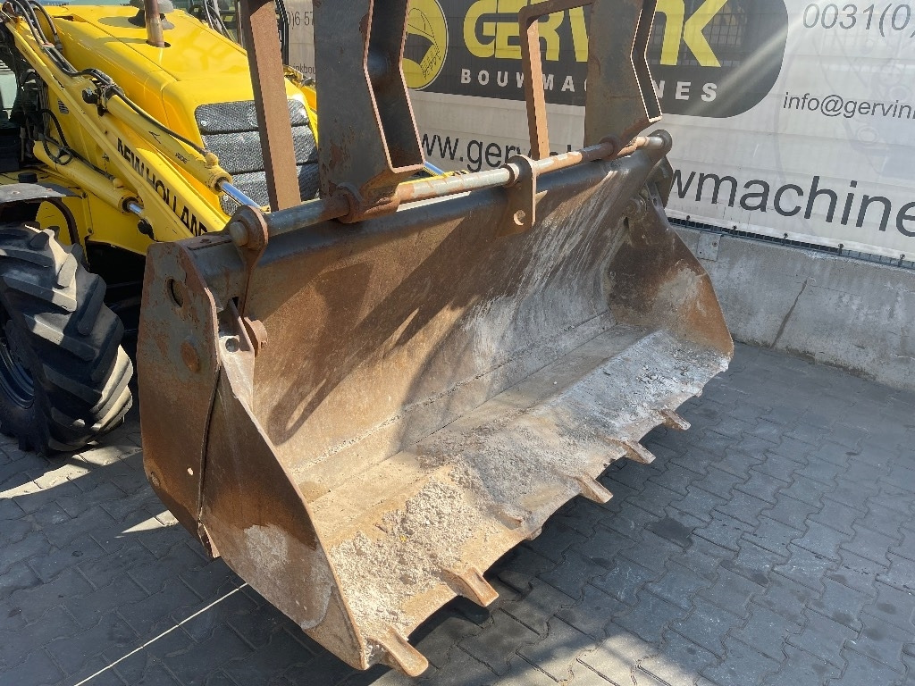 New Holland LB 110 - Багер-товарач: снимка 2 New Holland LB 110 - Багер-товарач: снимка 2