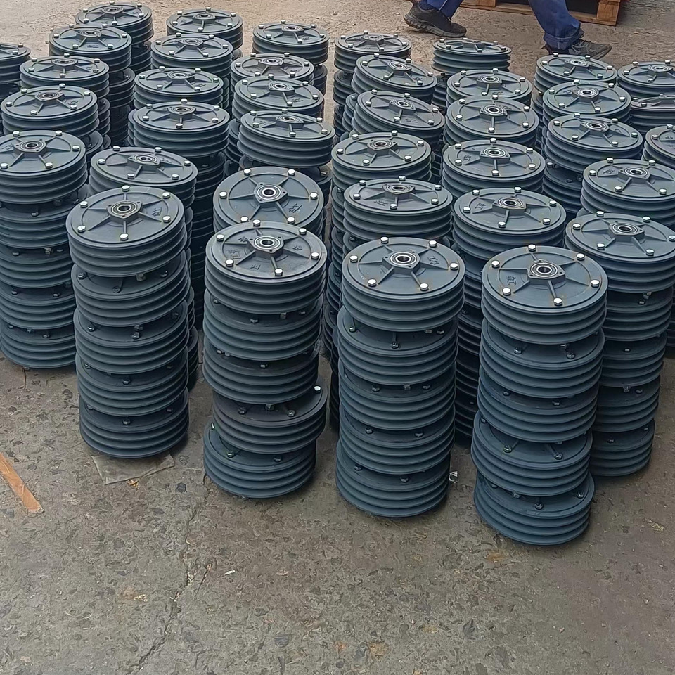 Qingdao Promising 220mm 3 Rib Pulley Clutch Assembly for FLAND FL45 Wheel Loader - Съединител и части за Колесен товарач: снимка 1 Qingdao Promising 220mm 3 Rib Pulley Clutch Assembly for FLAND FL45 Wheel Loader - Съединител и части за Колесен товарач: снимка 1