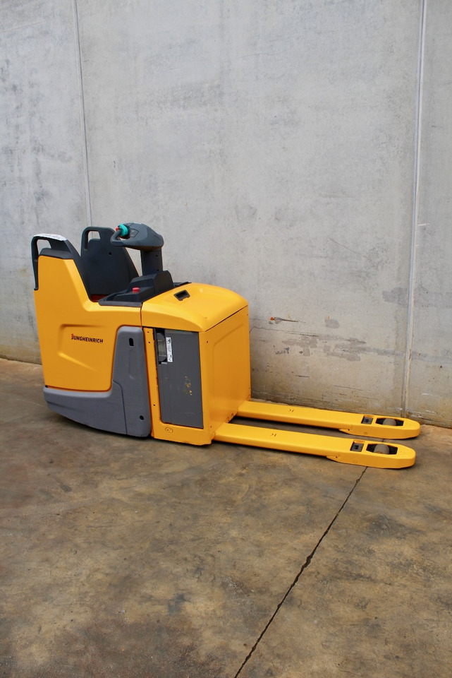 Jungheinrich ERE 225 LI-ION - Палетна количка: снимка 4 Jungheinrich ERE 225 LI-ION - Палетна количка: снимка 4