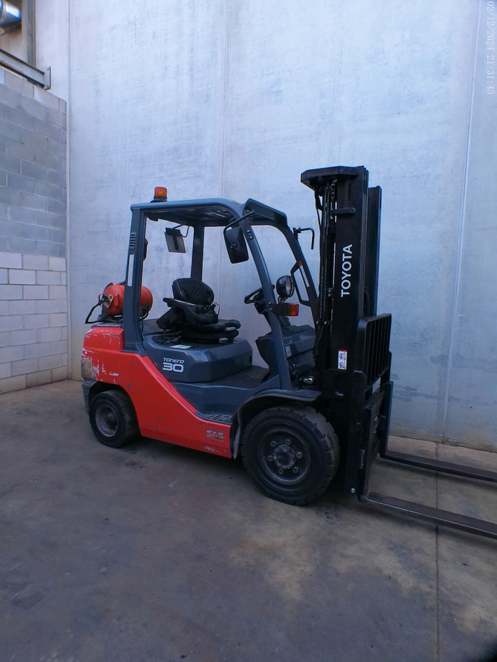 Toyota 02-8FGF30 MATRICULADA - Газокар: снимка 1 Toyota 02-8FGF30 MATRICULADA - Газокар: снимка 1
