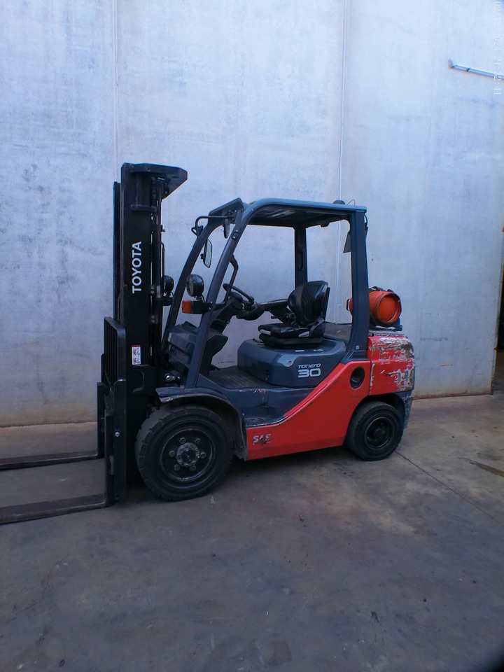 Toyota 02-8FGF30 MATRICULADA - Газокар: снимка 3 Toyota 02-8FGF30 MATRICULADA - Газокар: снимка 3