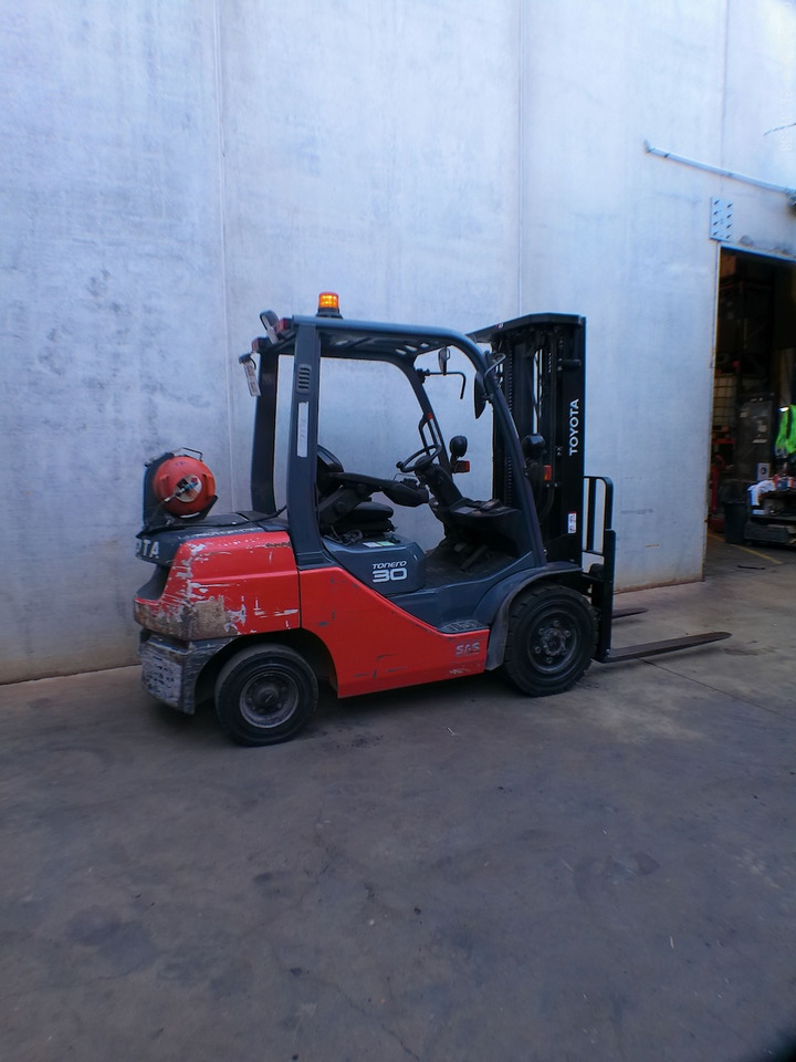 Toyota 02-8FGF30 MATRICULADA - Газокар: снимка 2 Toyota 02-8FGF30 MATRICULADA - Газокар: снимка 2
