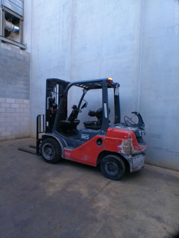 Toyota 02-8FGF30 MATRICULADA - Газокар: снимка 4 Toyota 02-8FGF30 MATRICULADA - Газокар: снимка 4