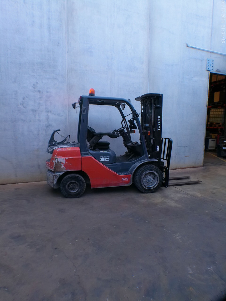 Toyota 02-8FGF30 MATRICULADA - Газокар: снимка 2 Toyota 02-8FGF30 MATRICULADA - Газокар: снимка 2